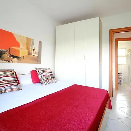 Apartment In Mit Terrasse